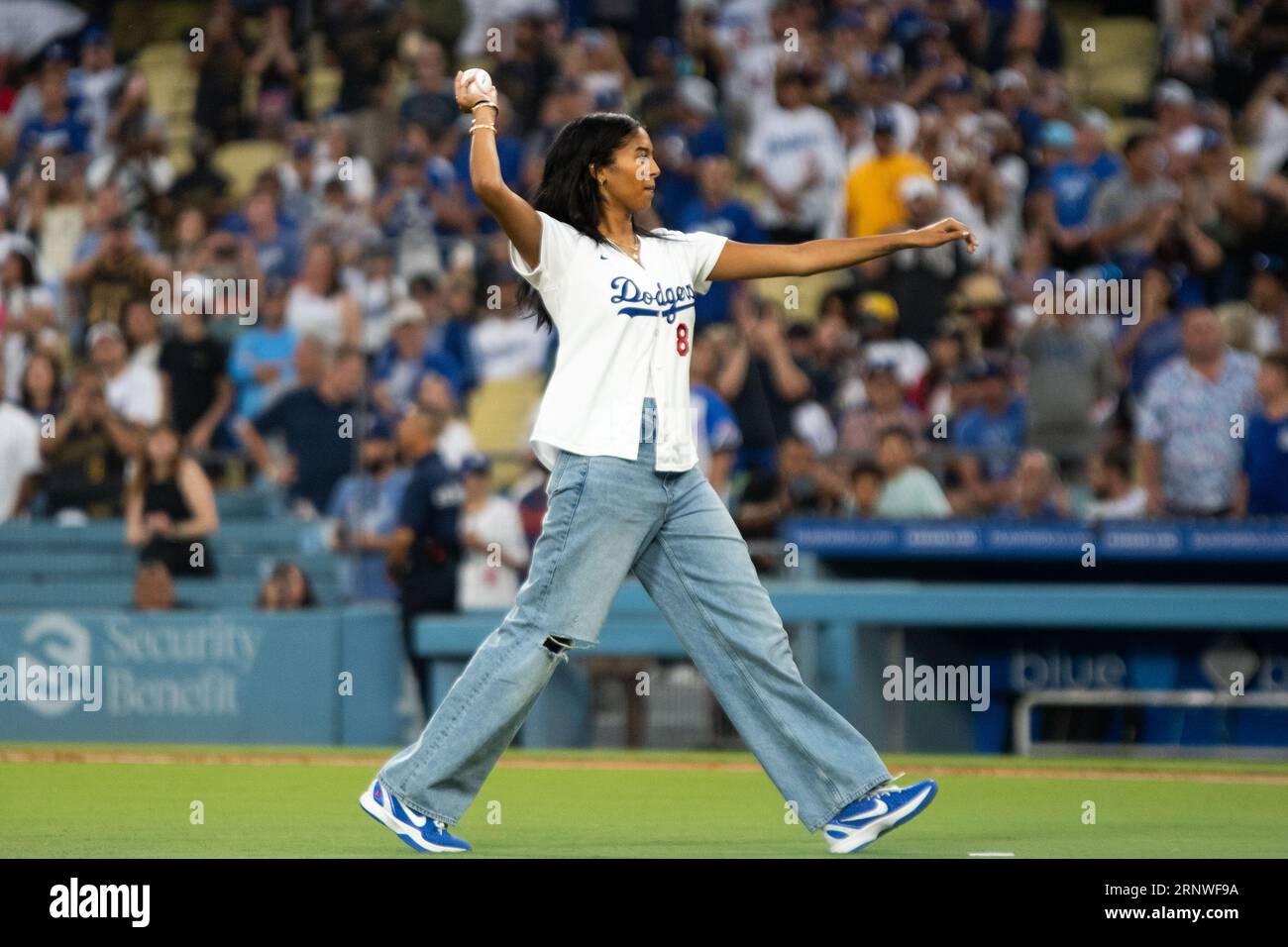 Natalia Bryant throwing out the ceremonial first pitch on Lakers Night(01)