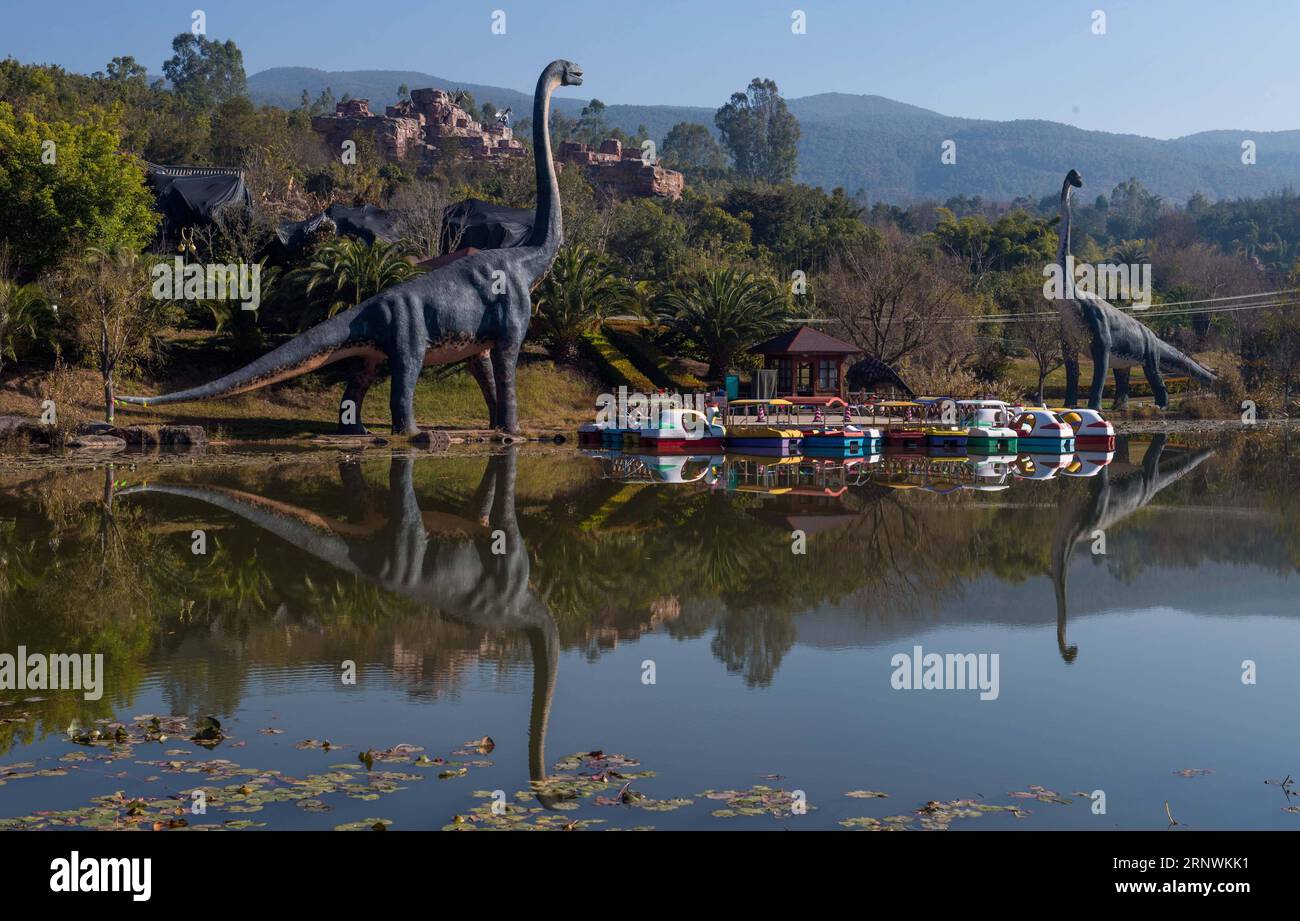 (171224) -- KUNMING, Dec. 24, 2017 -- Dinosaur models are seen at the World Dinosaur Valley in Lufeng County, southwest China s Yunnan Province, Dec. 23, 2017. The Lufeng World Dinosaur Valley, a dinosaur theme park, exhibited over 100 fossils of a variety of dinosaurs. ) (wyo) CHINA-YUNNAN-LUFENG-DINOSAUR PARK (CN) HuxChao PUBLICATIONxNOTxINxCHN Stock Photo