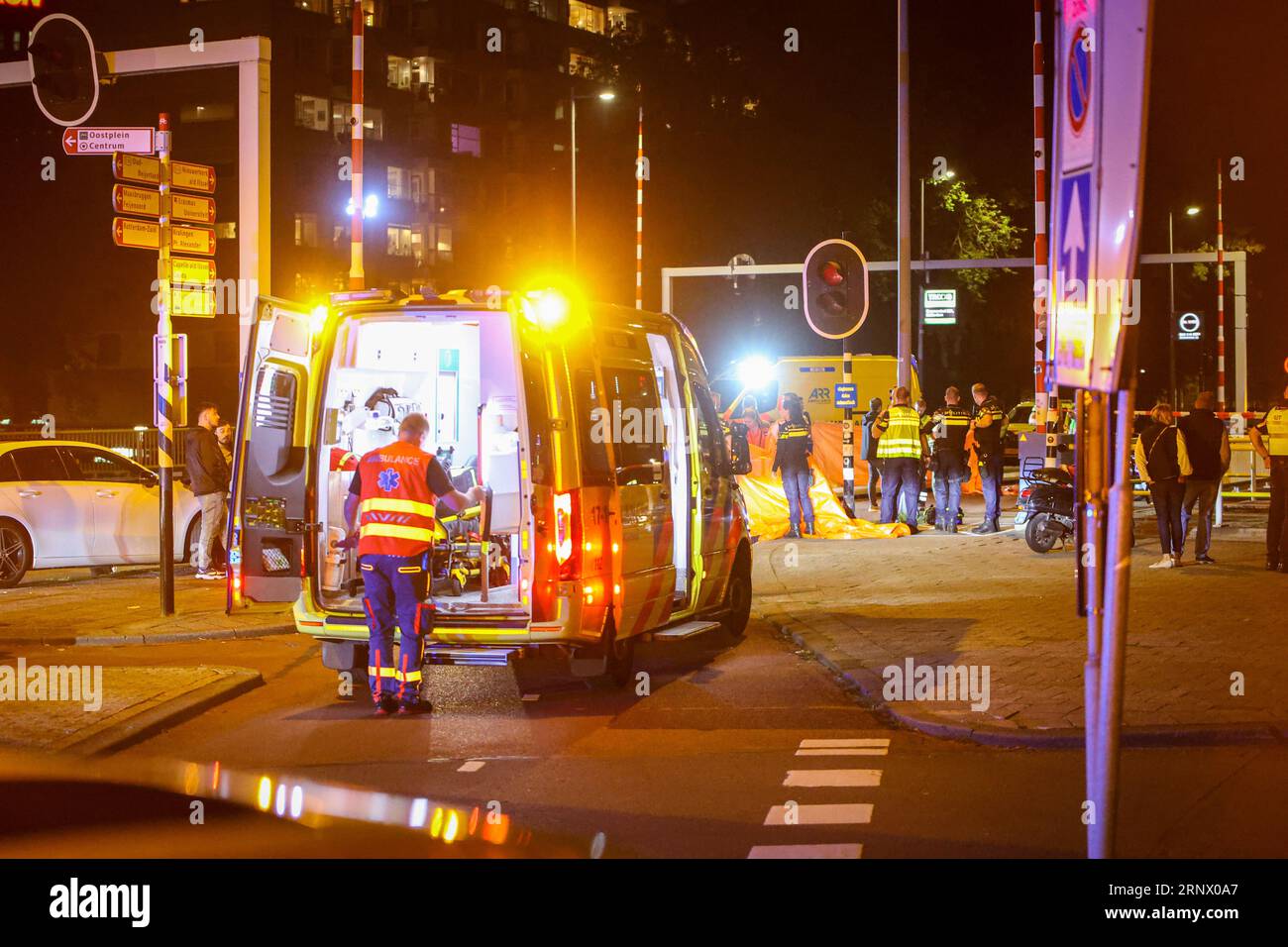 ROTTERDAM Emergency services at the Boerengatbrug in the