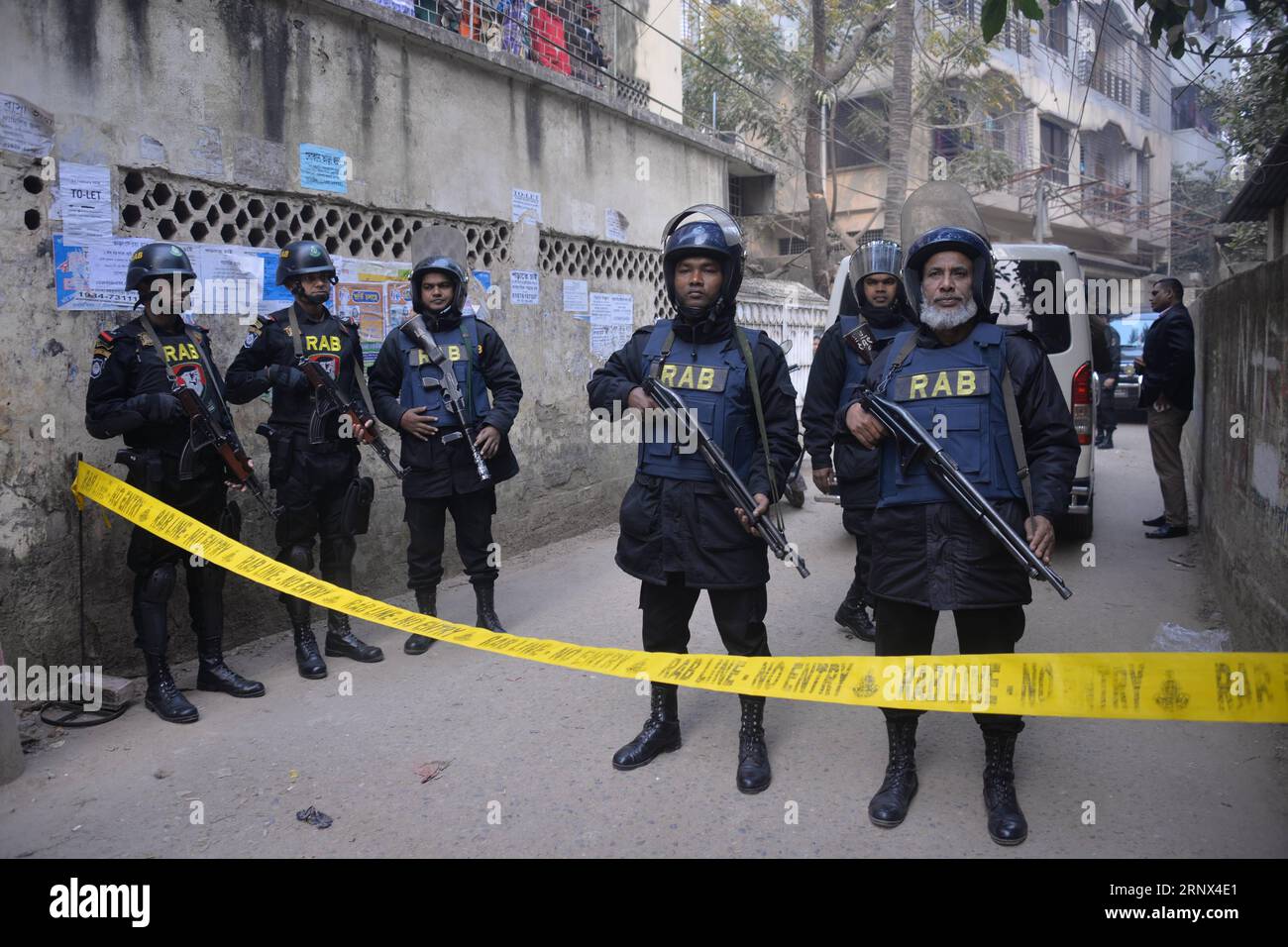 (180112) -- DHAKA, Jan. 12, 2018 -- Members of Rapid Action Battalion gather during a raid in Dhaka, capital of Bangladesh, Jan. 12, 2018. Three militants were killed on Friday morning in a raid launched by Bangladesh s anti-crime elite force on a militant hideout near Prime Minister Sheikh Hasina s office in capital Dhaka. ) (djj) BANGLADESH-DHAKA-MILITANT-HIDEOUT-RAID SalimxReza PUBLICATIONxNOTxINxCHN Stock Photo