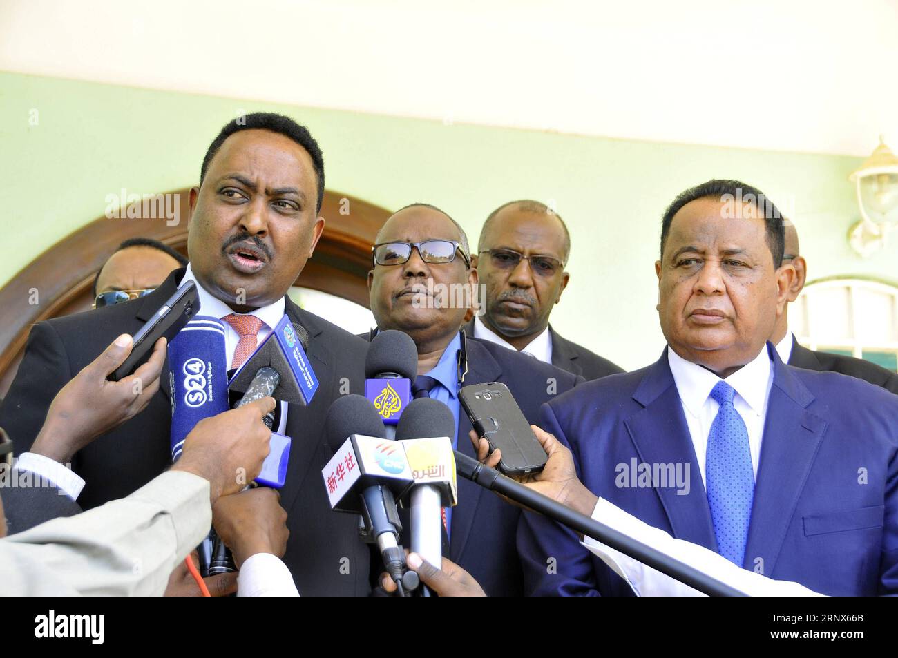 (180114) -- KHARTOUM, Jan. 14, 2018 -- Ethiopian Foreign Minister Workneh Gebeyehu (L, front) speaks during a joint press conference with his Sudanese counterpart Ibrahim Ghandour (R, front) in Khartoum, Sudan, on Jan. 14, 2018. Ethiopian Foreign Minister Workneh Gebeyehu was on an official visit to Ethiopia s neighboring country Sudan. ) SUDAN-KHARTOUM-ETHIOPIAN FM-VISIT MohamedxBabiker PUBLICATIONxNOTxINxCHN Stock Photo
