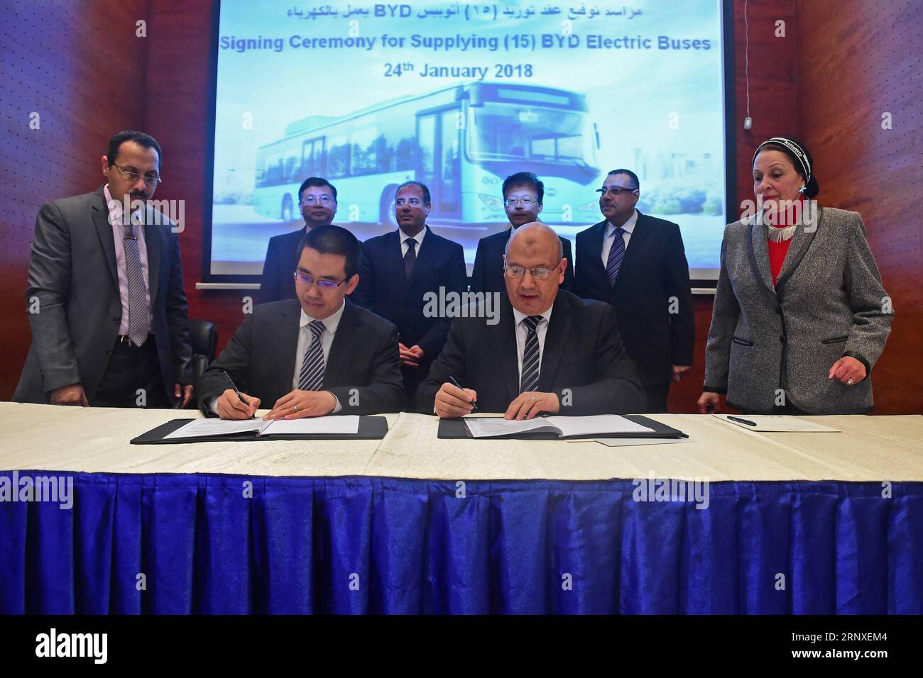 (180126) -- ALEXANDRIA, Jan. 26, 2018 -- Huang Zhixue (front, L), general manager with BYD s Middle East and Africa Auto Sales Division, signs an agreement in Alexandria, Egypt, Jan. 24, 2018. Chinese auto manufacturer BYD signed an agreement on Jan. 24 with Egyptian Passengers Transportation Authority to provide 15 electric buses for the Arab country s public transit fleet. ) (rh) EGYPT-ALEXANDRIA-ELECTRIC BUSES ZhaoxDingzhe PUBLICATIONxNOTxINxCHN Stock Photo