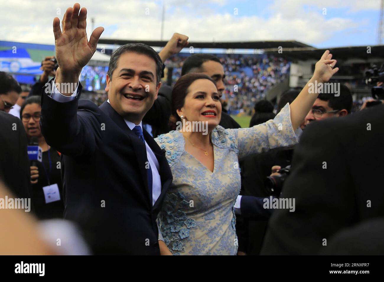 Honduras: Amtseinführung von Juan Orlando Hernandez (180128) -- TEGUCIGALPA, Jan. 28, 2018 -- Honduran President Juan Orlando Hernandez (L) and his wife Ana Garcia (R) take part in a ceremony of inauguration held in the National Stadium in Tegucigalpa, capital of Honduras, on Jan. 27, 2018. Honduran President Juan Orlando Hernandez promised Saturday to bring about significant reforms in various fields to resolve the country s ongoing political crisis. Rafael Ochoa) (da)(yk) HONDURAS-TEGUCIGALPA-POLITICS-PRESIDENT e RAFAELxOCHOA PUBLICATIONxNOTxINxCHN Stock Photo