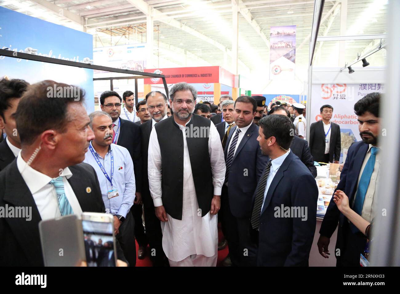 (180129) -- GWADAR (PAKISTAN), Jan. 29, 2018 -- Pakistani Prime Minister Shahid Khaqan Abbasi (C) visits Gwadar Expo 2018 in Gwadar, southwest Pakistan, on Jan. 29, 2018. The first Gwadar International Expo kicked off in Gwadar Port s Free Zone on Monday and has attracted businessmen from Iran, China, Afghanistan. ) PAKISTAN-GWADAR-EXPO AhmadxKamal PUBLICATIONxNOTxINxCHN Stock Photo