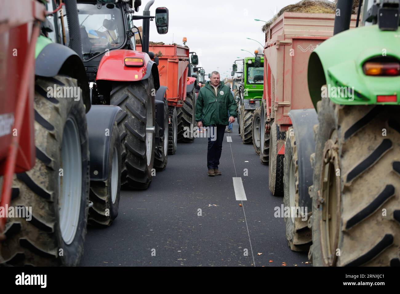 (180201) -- TOULOUSE, Feb. 1, 2018 -- A farmer and tractors are seen on a highway during a demonstration in Toulouse, France, Jan. 31, 2018. Farmers set up a filter dam on Wednesday to slow down traffic to protest against the decrease of the subsidies allocated in the region. ) (gj) FRANCE-TOULOUSE-FARMERS-DEMONSTRATION JosexSantos PUBLICATIONxNOTxINxCHN Stock Photo