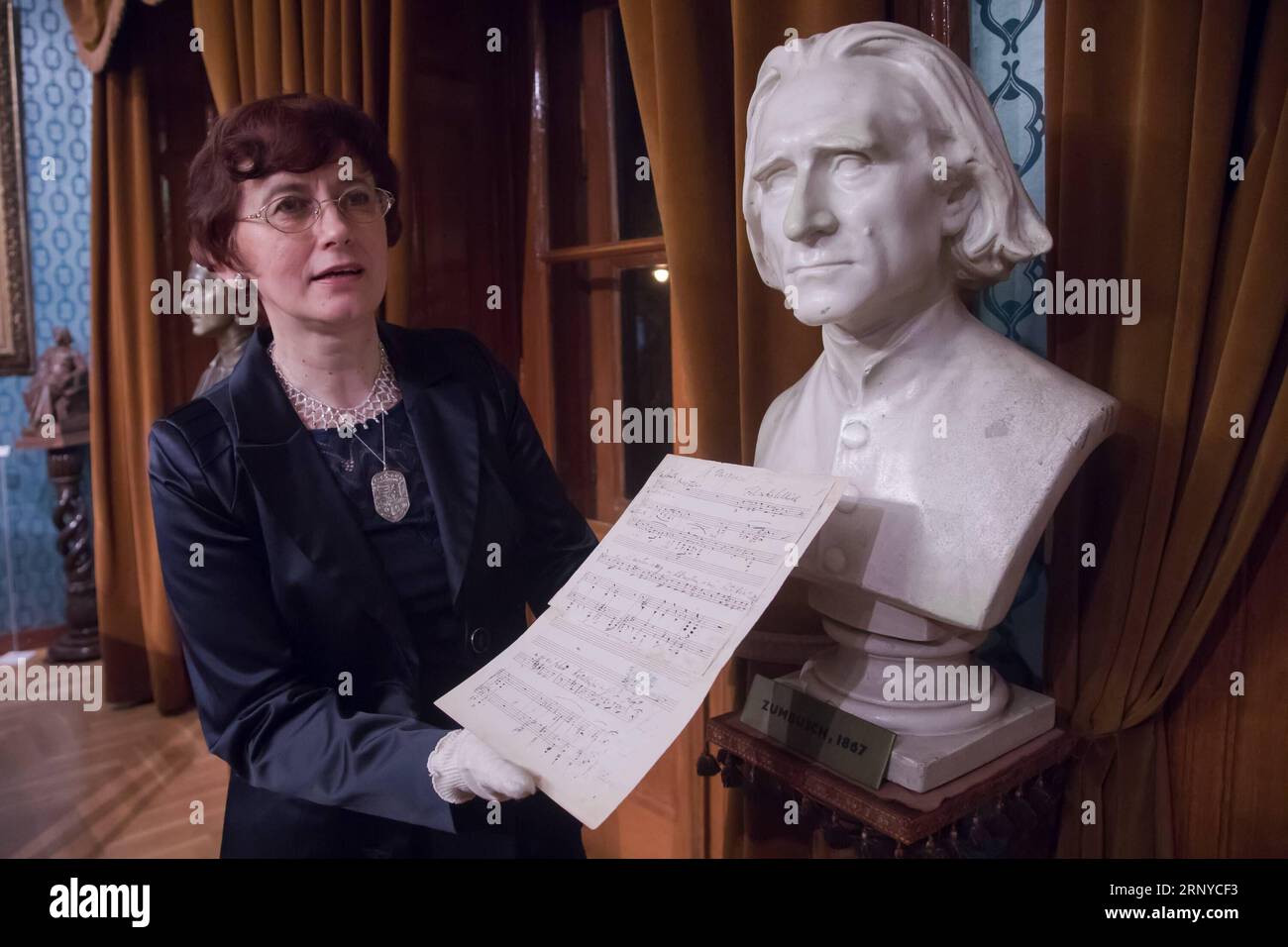 Bilder des Tages (180311) -- BUDAPEST, March 11, 2018 -- Zsuzsanna Domokos,director of the Franz Liszt Memorial Museum and Research Center, holds famous Hungarian composer Franz Liszt s manuscript which is previously thought lost in the museum in Budapest, Hungary, on March 10, 2018. The manuscripts believed to be of famous Hungarian composer Franz Liszt were presented in the museum on Saturday in a solemn ceremony. )(gj) HUNGARY-BUDAPEST-LISZT-MANUSCRIPTS AttilaxVolgyi PUBLICATIONxNOTxINxCHN Stock Photo