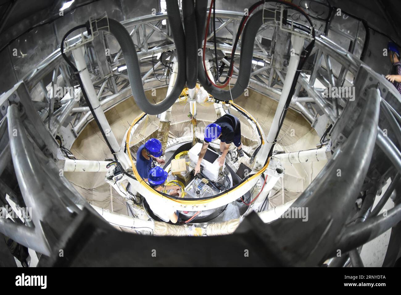 (180313) -- GUIYANG, March 13, 2018 -- File photo taken on Aug. 10, 2017, shows staff members working in the feed cabin of the Five-hundred-meter Aperture Spherical Radio Telescope (FAST) in Pingtang County, southwest China s Guizhou Province. China s FAST, the world s largest single-dish radio telescope, has discovered 11 new pulsars so far, the National Astronomical Observatories of China (NAOC) said Tuesday. )(wsw) CHINA-GUIZHOU-FAST-11 NEW PULSARS (CN) OuxDongqu PUBLICATIONxNOTxINxCHN Stock Photo