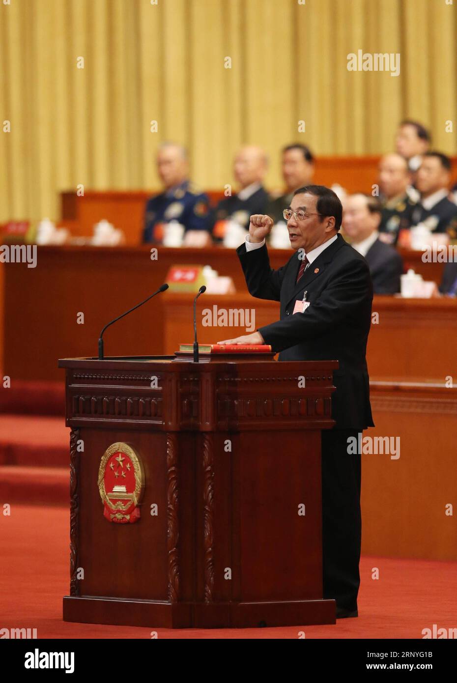 (180318) -- BEIJING, March 18, 2018 -- Yang Xiaodu takes an oath of allegiance to the Constitution in the Great Hall of the People in Beijing, capital of China, March 18, 2018. Yang Xiaodu was elected director of the national supervisory commission Sunday morning at the ongoing first session of the 13th National People s Congress. ) (TWO SESSIONS)CHINA-BEIJING-YANG XIAODU-CONSTITUTION-OATH (CN) YaoxDawei PUBLICATIONxNOTxINxCHN Stock Photo