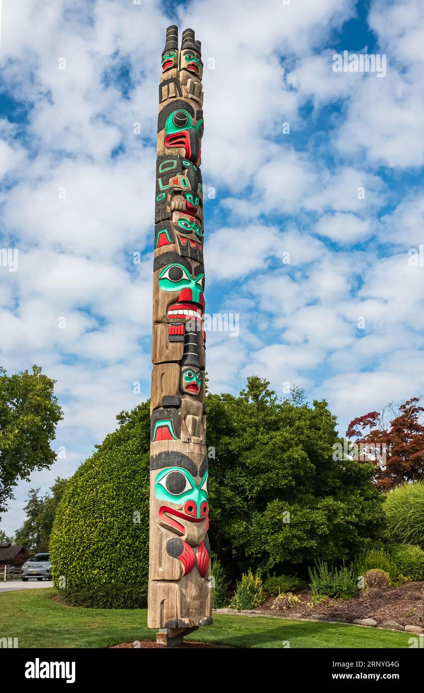 Totem pole by North American Native indians. Totem poles are monumental sculptures carved by indigenous peoples of the Pacific Northwest Coast of Nort Stock Photo