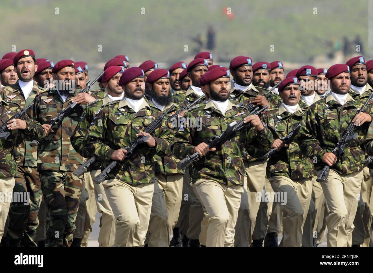 (180323) -- ISLAMABAD, March 23, 2018 -- Pakistani troops from the Special Services Group (SSG) march during the military parade to mark Pakistan s National Day in Islamabad, capital of Pakistan on March 23, 2018. )(rh) PAKISTAN-ISLAMABAD-NATIONAL DAY-MILITARY PARADE AhmadxKamal PUBLICATIONxNOTxINxCHN Stock Photo