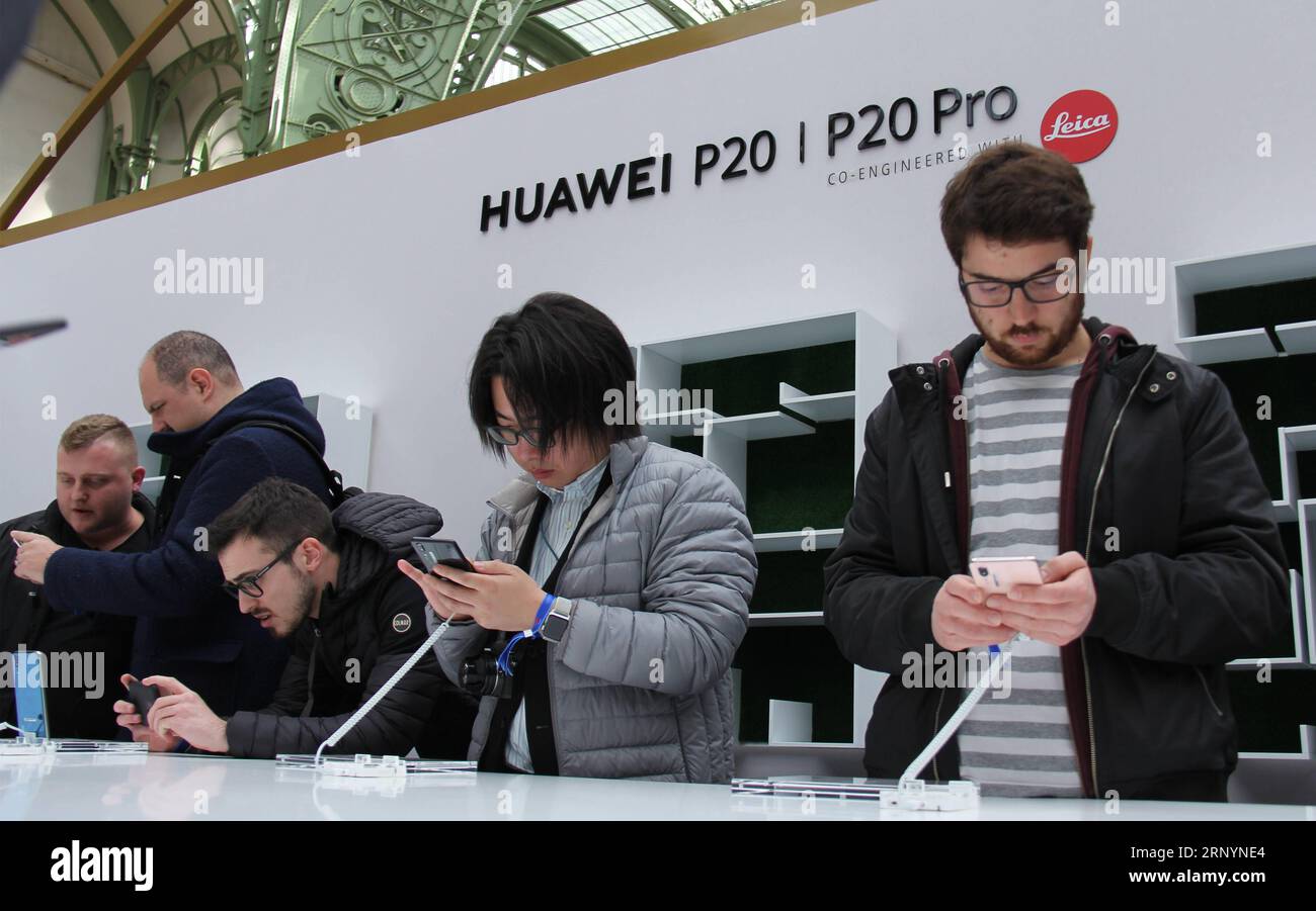 (180328) -- PARIS, March 28, 2018 -- Guests try the new P20 and P20 Pro smartphones at the launching ceremony of Huawei new smartphones held at the Grand Palais in Paris, France, March 27, 2018. China s technology giant Huawei launched its new generation of smartphones here on Tuesday. ) (djj) FRANCE-PARIS-CHINA-HUAWEI S NEW SMARTPHONES ZhangxXuefei PUBLICATIONxNOTxINxCHN Stock Photo
