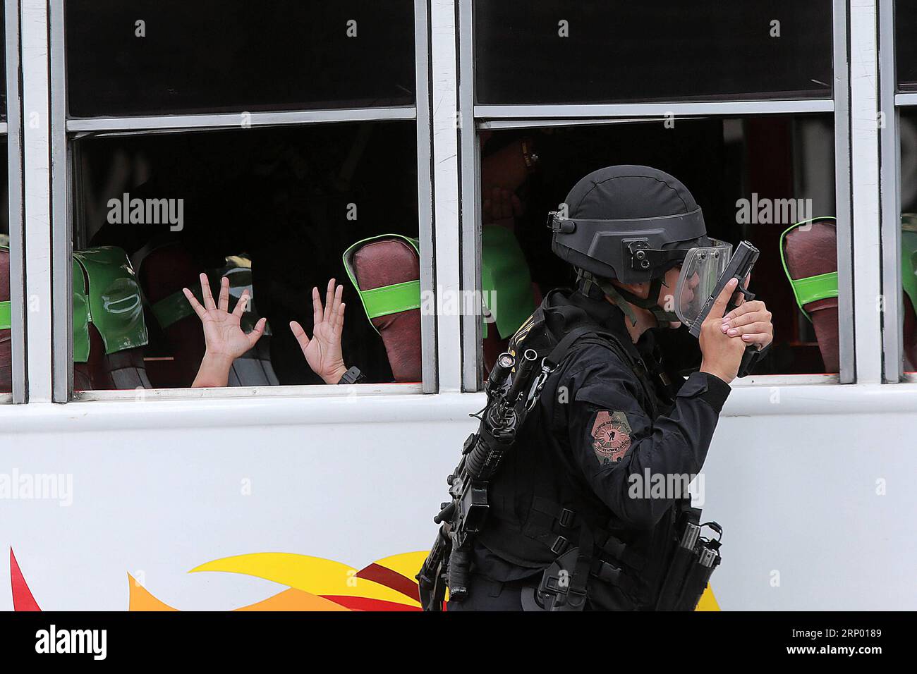 Armed philippine police hi-res stock photography and images - Page