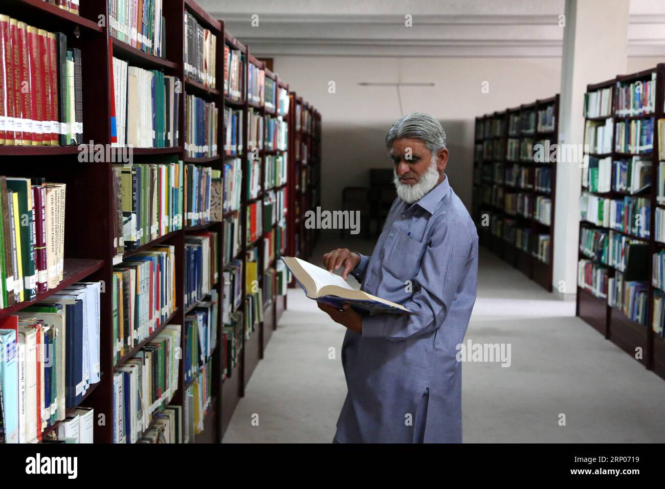 Pakistan man reading hi-res stock photography and images - Alamy