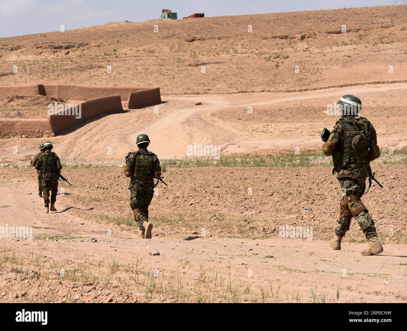 (180506) -- TIRIN KOT, May 6, 2018 -- Afghan security force members take part in a military operation in Tirin Kot, capital of Uruzgan province, Afghanistan, May 5, 2018. ) (wtc) AFGHANISTAN-URUZGAN-MILITARY OPERATION SanaullahxSeiam PUBLICATIONxNOTxINxCHN Stock Photo