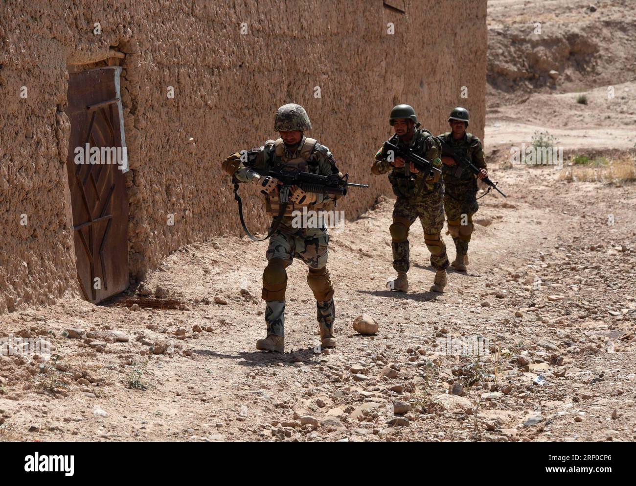 (180506) -- TIRIN KOT, May 6, 2018 -- Afghan security force members take part in a military operation in Tirin Kot, capital of Uruzgan province, Afghanistan, May 5, 2018. ) (wtc) AFGHANISTAN-URUZGAN-MILITARY OPERATION SanaullahxSeiam PUBLICATIONxNOTxINxCHN Stock Photo
