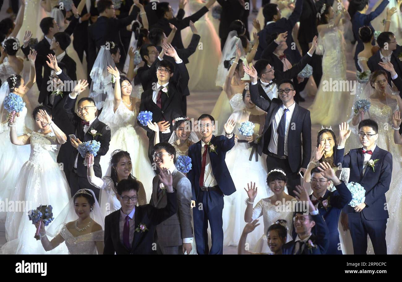 (180506) -- HANGZHOU, May 6, 2018 -- Couples attend a group wedding ceremony held at the gymnasium of Zhejiang University in Hangzhou, capital of east China s Zhejiang Province, May 6, 2018. A total of 121 couples who are alumni of the university attended the mass group wedding on Sunday. ) (zkr) CHINA-ZHEJIANG-ZHEJIANG UNIVERSITY-GROUP WEDDING(CN) HuangxZongzhi PUBLICATIONxNOTxINxCHN Stock Photo