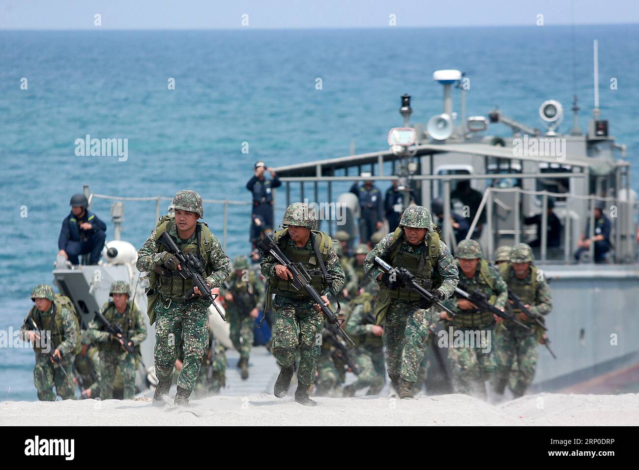 180509 -- ZAMBALES, May 9, 2018 -- Filipino soldiers participate in the Amphibious Landing training as part of the 2018 Balikatan Exercises between the Philippines and the United States in Zambales Province, the Philippines, on May 9, 2018. yy THE PHILIPPINES-ZAMBALES-US-MILITARY EXERCISE ROUELLExUMALI PUBLICATIONxNOTxINxCHN Stock Photo