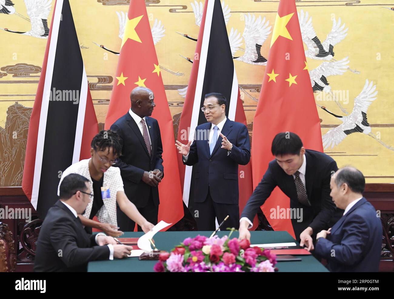 (180514) -- BEIJING, May 14, 2018 -- Chinese Premier Li Keqiang and Prime Minister Keith Rowley of Trinidad and Tobago witness the signing of documents concerning bilateral cooperation in economy and technology, health care and human resources after their talks in Beijing, capital of China, May 14, 2018. )(mcg) CHINA-BEIJING-LI KEQIANG-TRINIDAD AND TOBAGO-TALKS (CN) YanxYan PUBLICATIONxNOTxINxCHN Stock Photo