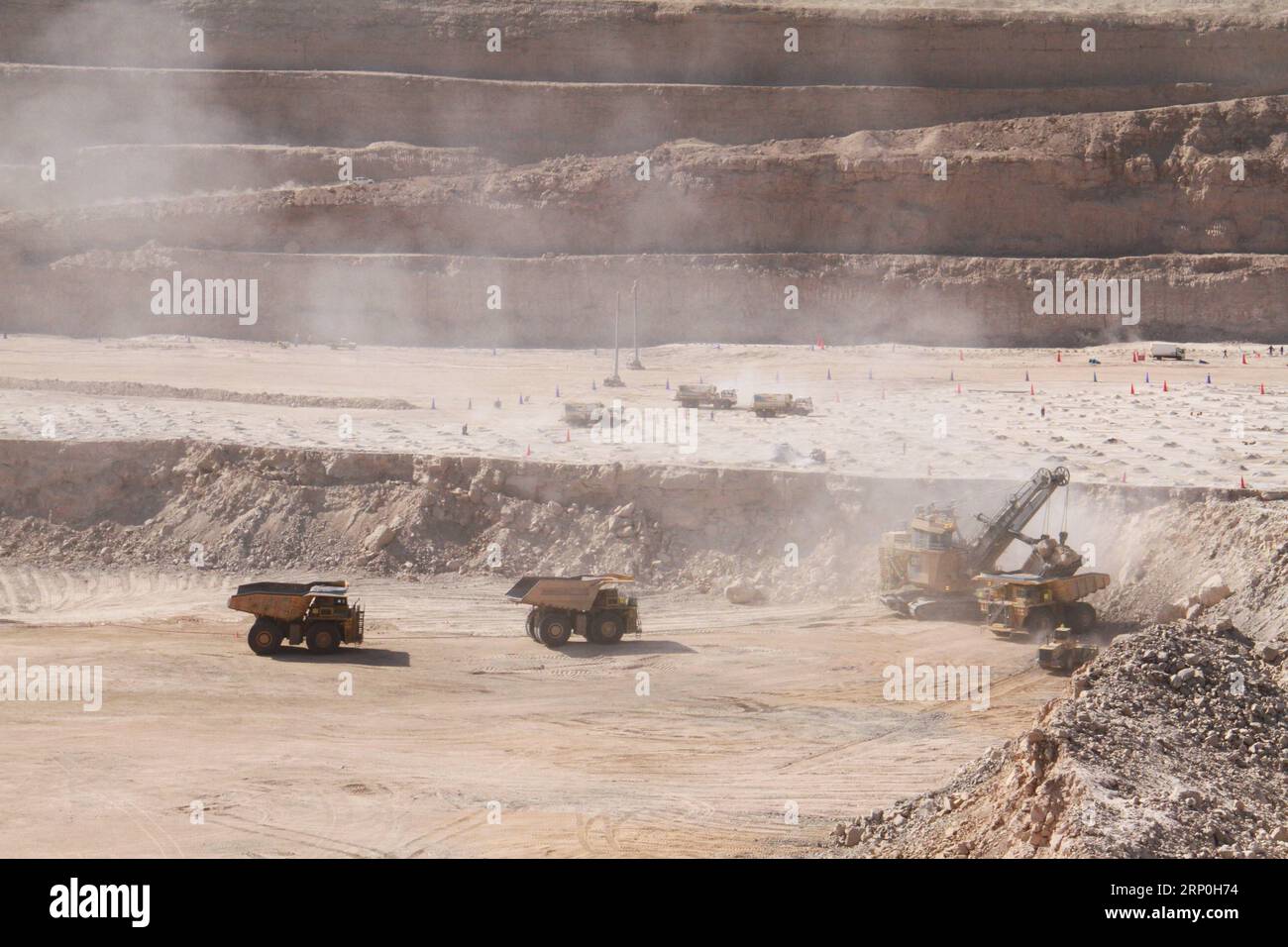 (180515) -- SWAKOPMUND, May 15, 2018 -- Photo taken on May 11, 2018 shows haul trucks working at Husab Uranium Mine in western Namibia. The Husab mine is one of the biggest uranium mines in the world. ) (yy) NAMIBIA-SWAKOPMUND-HUSAB URANIUM MINE WUxCHANGWEI PUBLICATIONxNOTxINxCHN Stock Photo