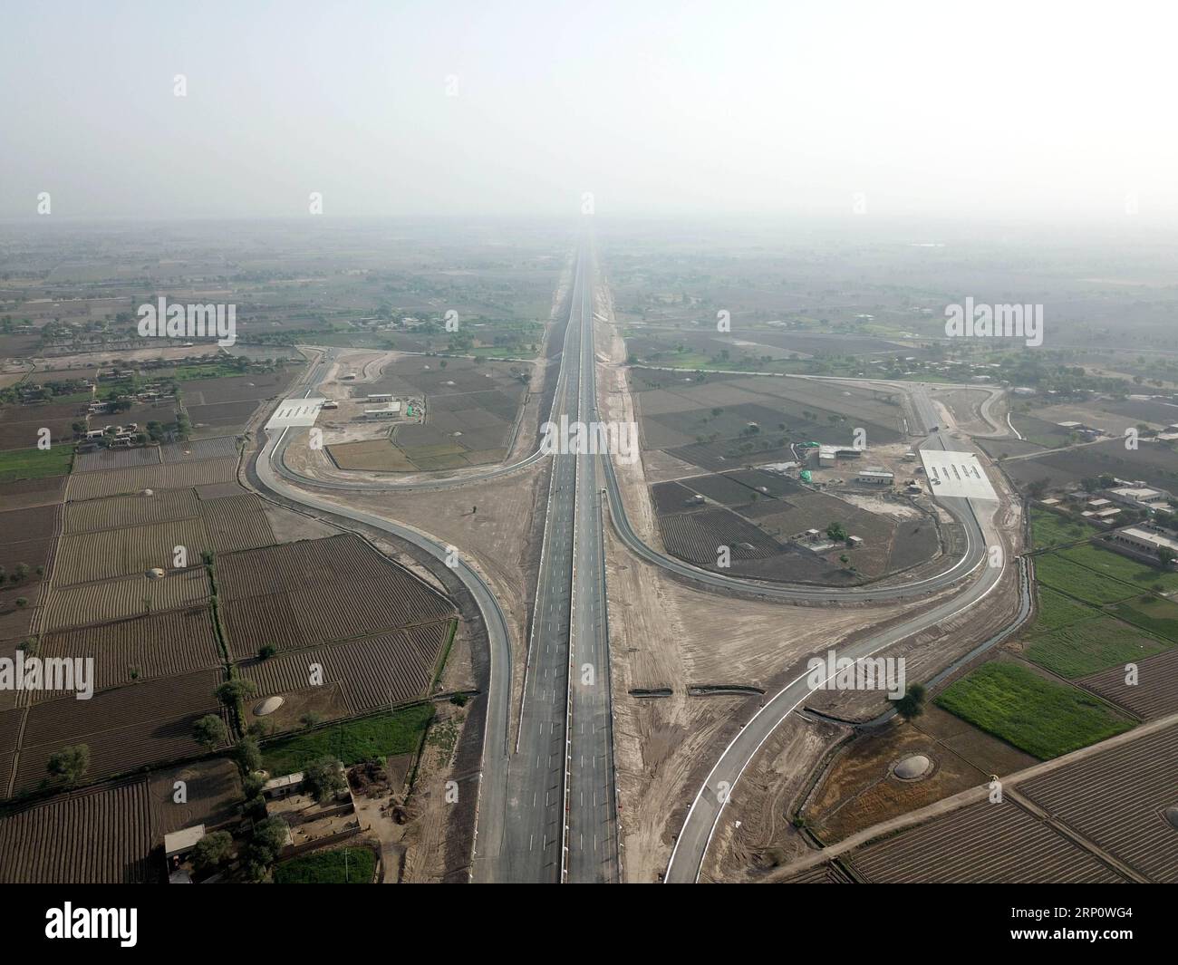 (180526) -- MULTAN (PAKISTAN), May 26, 2018 -- Photo taken on May 26, 2018 shows the Multan-Shujaabad section of Multan-Sukkur Motorway in Multan, Pakistan. Pakistani Prime Minister Shahid Khaqan Abbasi on Saturday inaugurated the first section of the 392-km Multan-Sukkur Motorway, the largest transportation infrastructure project under the China-Pakistan Economic Corridor (CPEC) in Multan in the country s eastern Punjab province. ) PAKISTAN-MULTAN-MOTORWAY-INAUGURATION AhmadxKamal PUBLICATIONxNOTxINxCHN Stock Photo