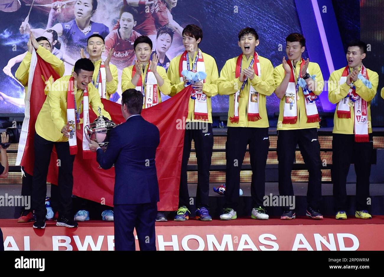 180527) -- BANGKOK, May 27, 2018 -- Team China celebrate during the medal  presenting ceremony after winning the final against team Japan at the Thomas  Cup badminton tournament in Bangkok, Thailand, on