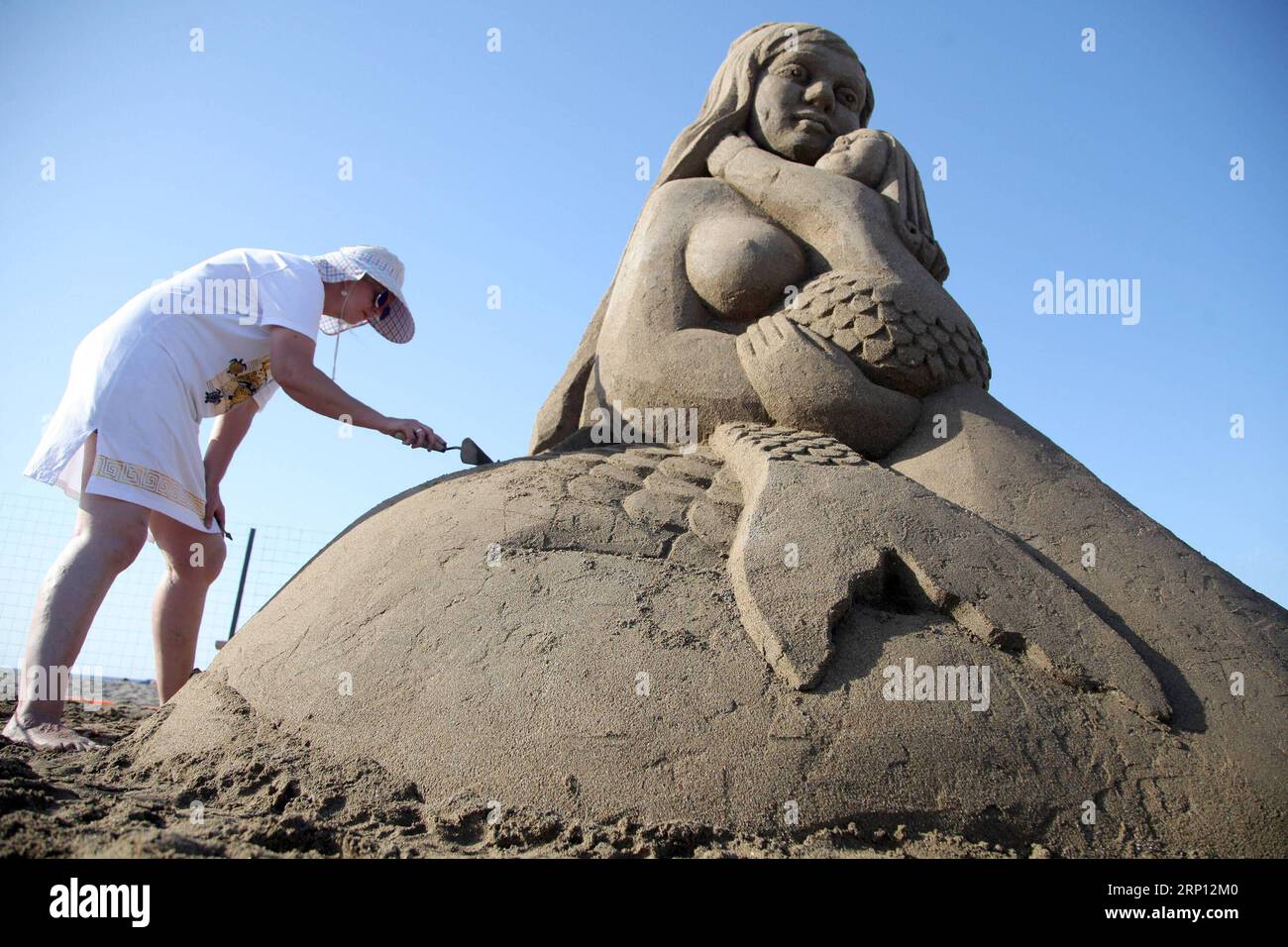 (180605) -- HERAKLION (GREECE), June 5, 2018 -- Ukrainian sculptor Lyudmyla Mysko works on a sculpture at Ammoudara beach, Heraklion, Greece, June 5, 2018. Ammoudara Professional Sand Sculpting Festival is held here to raise public awareness on plastic pollution. ) GREECE-HERAKLION-SAND SCULPTING FESTIVAL StefanosxRapanis PUBLICATIONxNOTxINxCHN Stock Photo