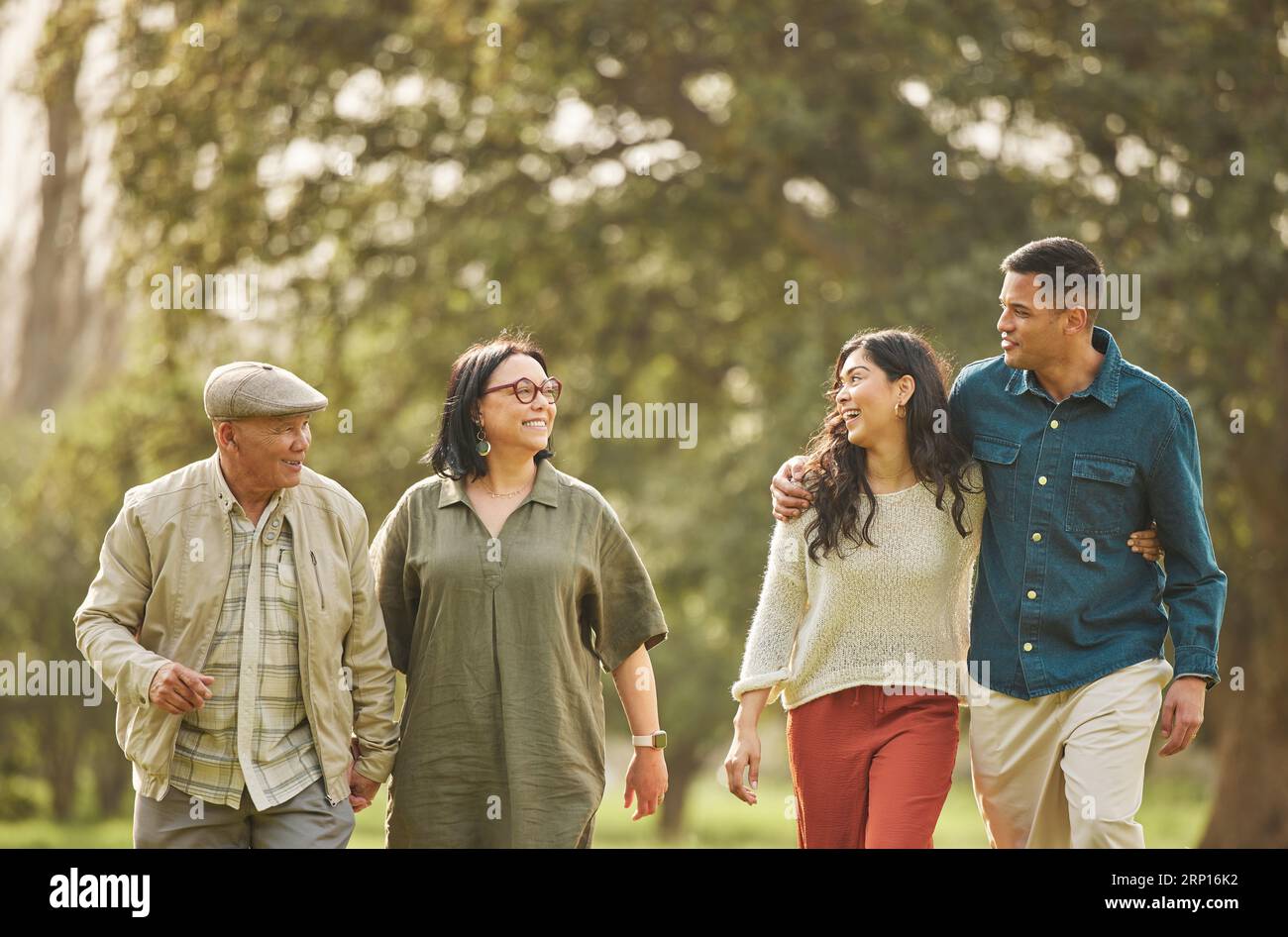 Big happy family summer people hi-res stock photography and images - Alamy