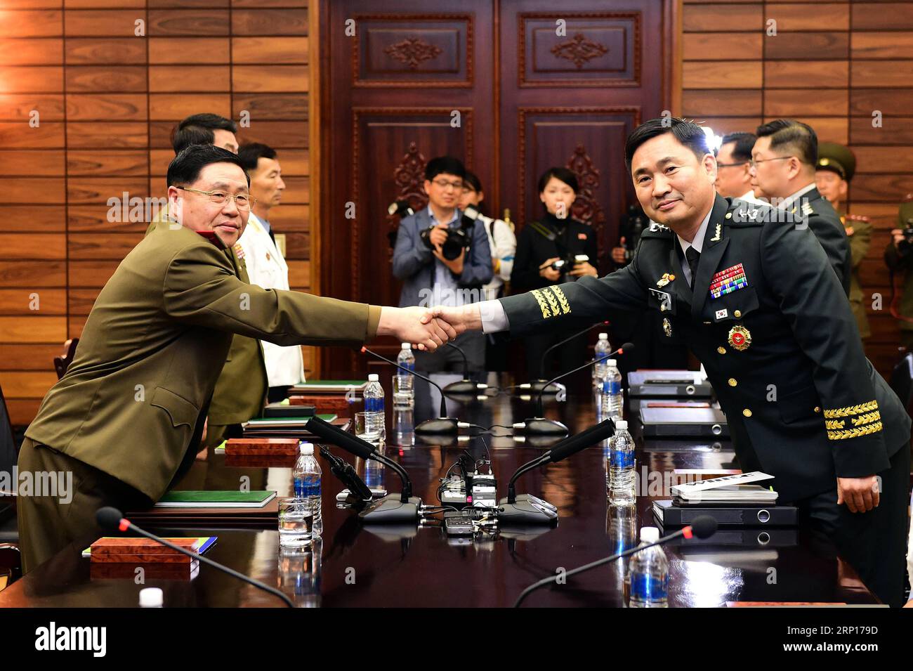 Lt gen l hi-res stock photography and images - Page 2 - Alamy