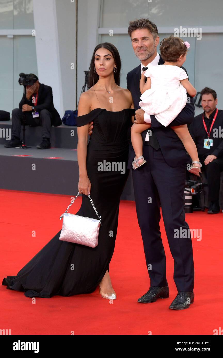 Fabio Fulco mit Ehefrau Veronica Papa und Tochter Agnes bei der