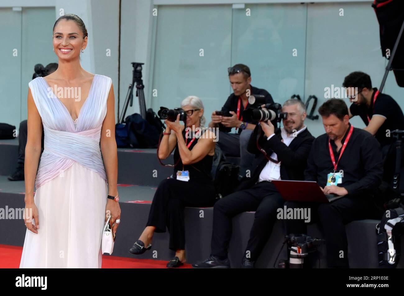 Anna Safroncik bei der Verleihung des Kineo Award 2023 auf der Biennale