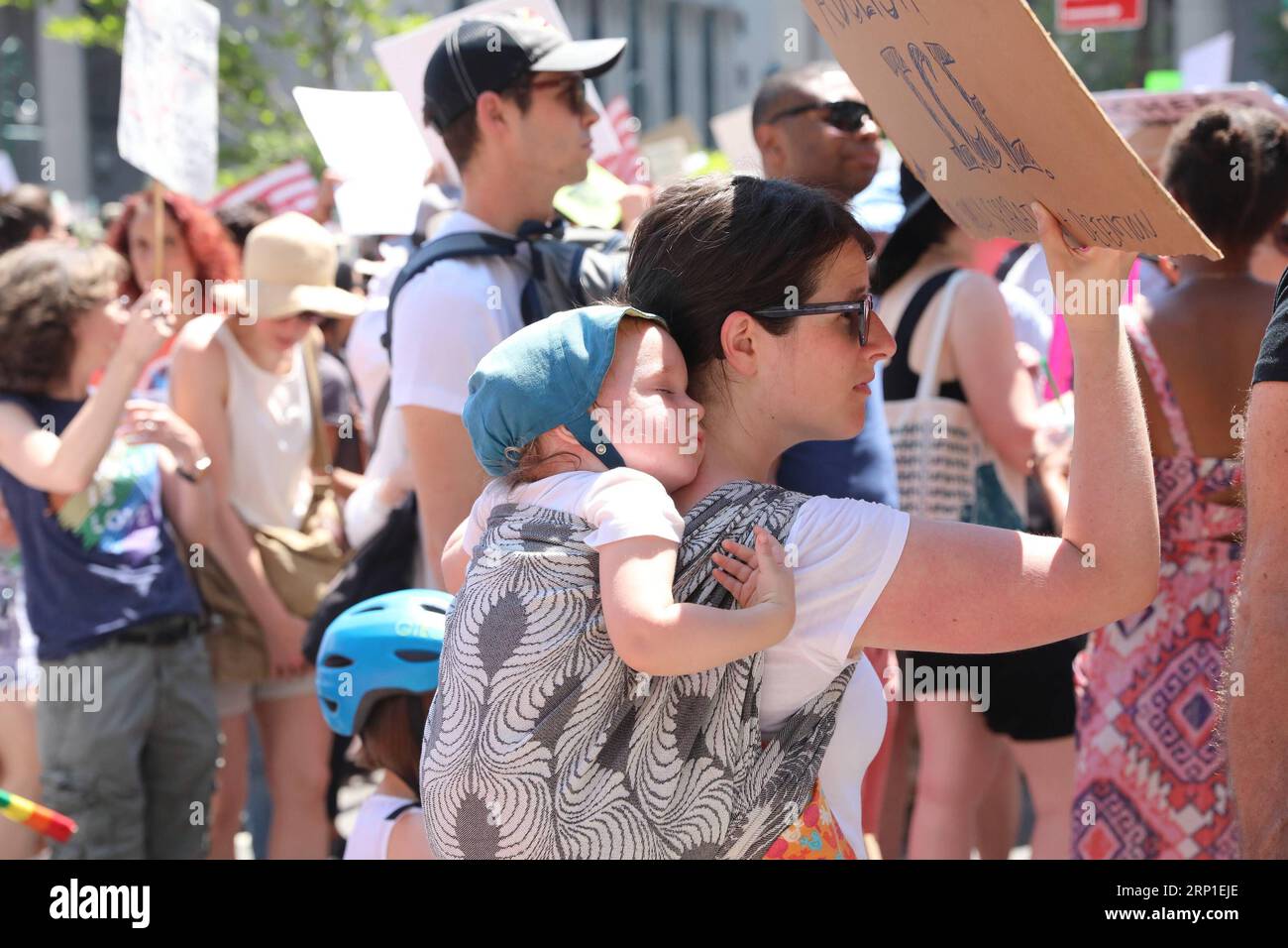 (180630) -- NEW YORK, June 30, 2018 -- People participate in the End Family Separation NYC rally at downtown Manhattan in New York, the United States, on June 30, 2018. Tens of thousands of Americans marched and rallied across the United States to protest the Trump administration s zero tolerance immigration policy resulting in over 2,000 children separated from their families who crossed the border illegally. ) U.S.-NEW YORK-IMMIGRATION POLICY-PROTEST ZhouxSa ang PUBLICATIONxNOTxINxCHN Stock Photo