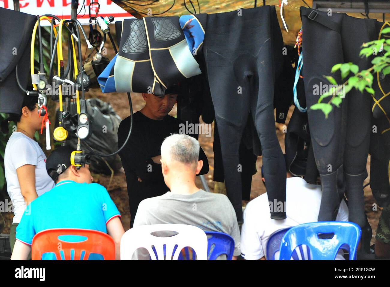 Thailand cave rescue soccer team hi-res stock photography and images ...