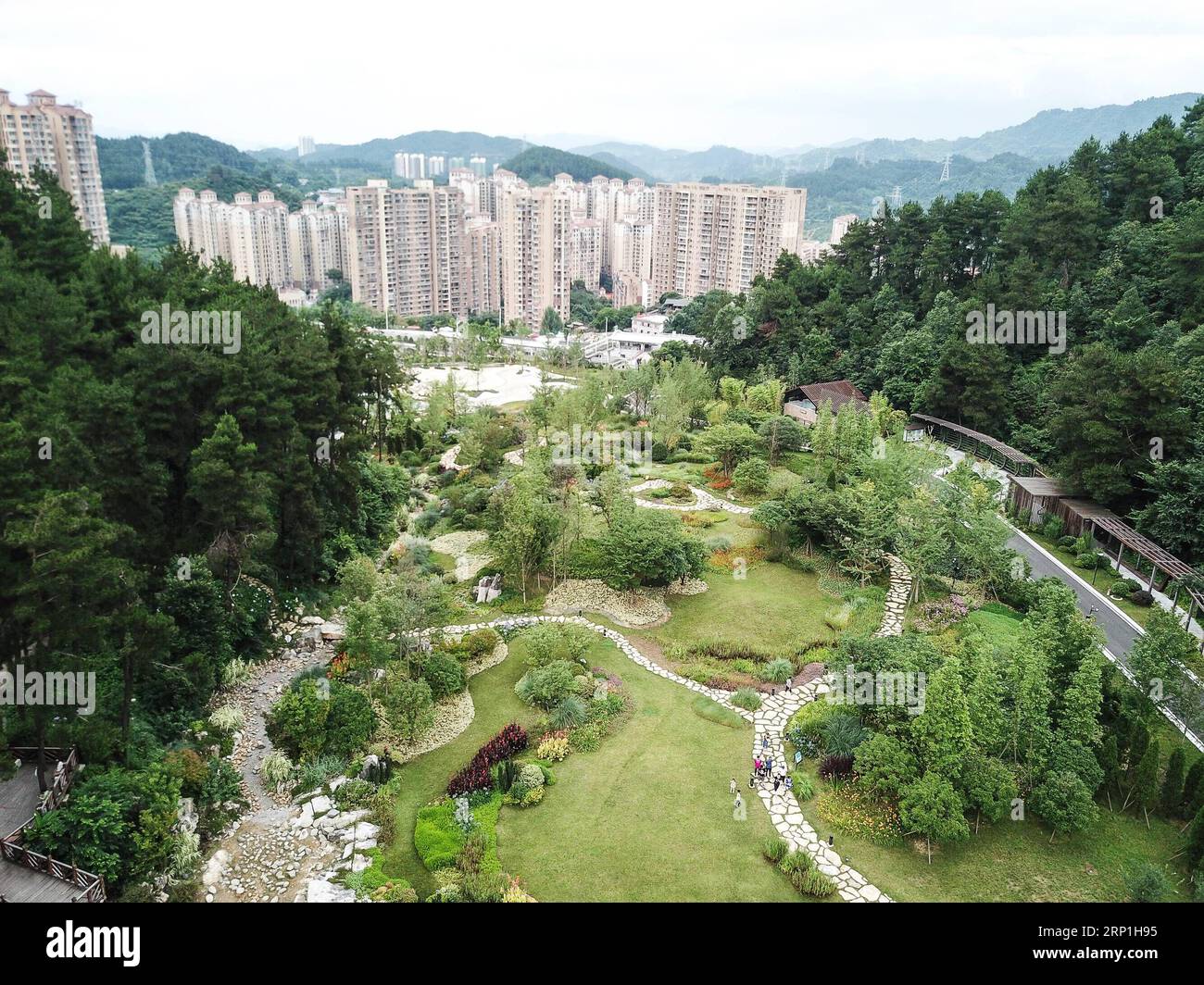 (180707) -- GUIYANG, July 7, 2018 -- People visit the Denggaoyunshan Forest Park in Guiyang, capital of southwest China s Guizhou Province, July 3, 2018. Guiyang has been improving its city park system in recent years and aims to provide a good living environment for its residents. )(wsw) CHINA-GUIZHOU-GUIYANG-CITY PARKS (CN) Taoxliang PUBLICATIONxNOTxINxCHN Stock Photo
