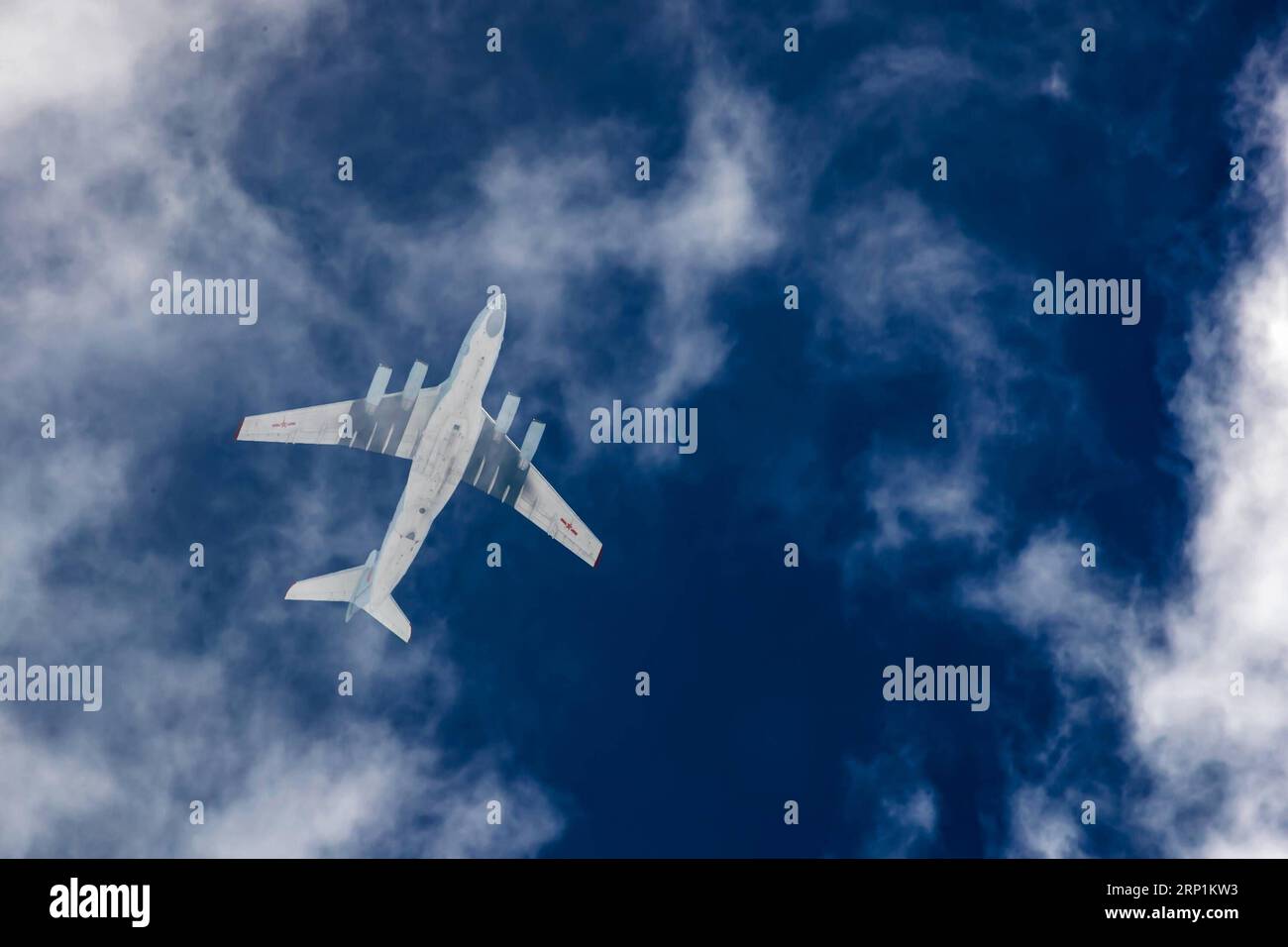 Il 76 aircraft china hi-res stock photography and images - Alamy