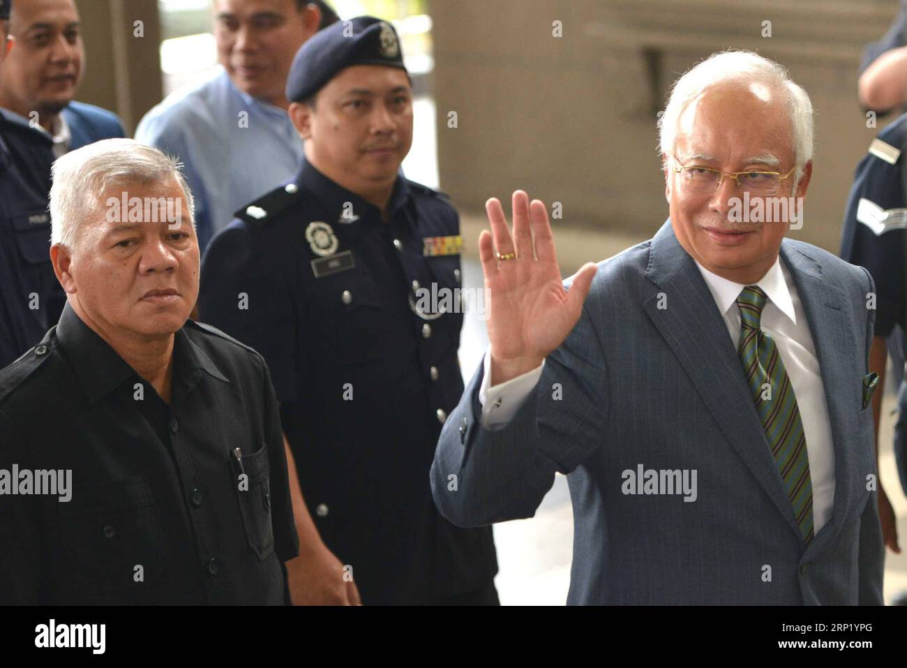 (180808) -- KUALA LUMPUR, Aug. 8, 2018 -- Former Malaysian Prime Minister Najib Razak (R) appears at the Kuala Lumpur Courts complex in Kuala Lumpur in Malaysia, Aug. 8, 2018. Former Malaysian Prime Minister Najib Razak on Wednesday was charged with three offenses related to money-laundering and anti-terrorism financing, in addition to several counts of criminal breach of trust and corruption charges that were served in early July. ) (lrz) MALAYSIA-KUALA LUMPUR-NAJIB-CHARGES ChongxVoonxChung PUBLICATIONxNOTxINxCHN Stock Photo