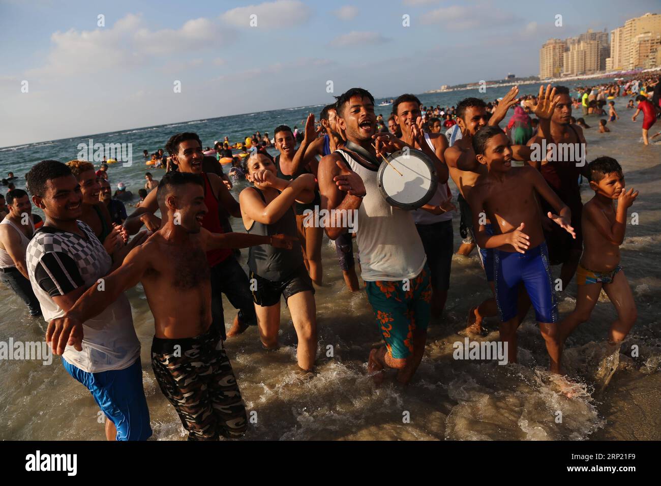 180810) – ALEXANDRIA (EGYPT), Aug. 10, 2018 – People enjoy