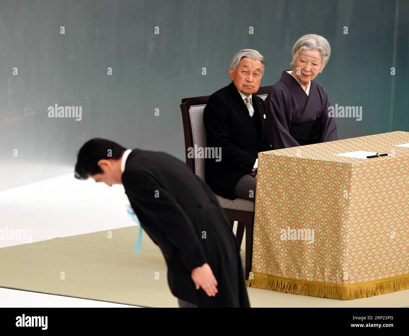 (180815) -- TOKYO, Aug. 15, 2018 -- Japanese Emperor Akihito (2nd R), Empress Michiko (1st R) and Prime Minister Shinzo Abe (L) attend the ceremony marking the 73rd anniversary of Japan s surrender in World War II in Tokyo, Japan, Aug. 15, 2018. Japan on Wednesday observed the 73rd anniversary of its surrender in World War II, with Emperor Akihito reiterating his deep remorse over the country s wartime acts. ) (lrz) JAPAN-TOKYO-WWII-ANNIVERSARY-SURRENDER MaxPing PUBLICATIONxNOTxINxCHN Stock Photo