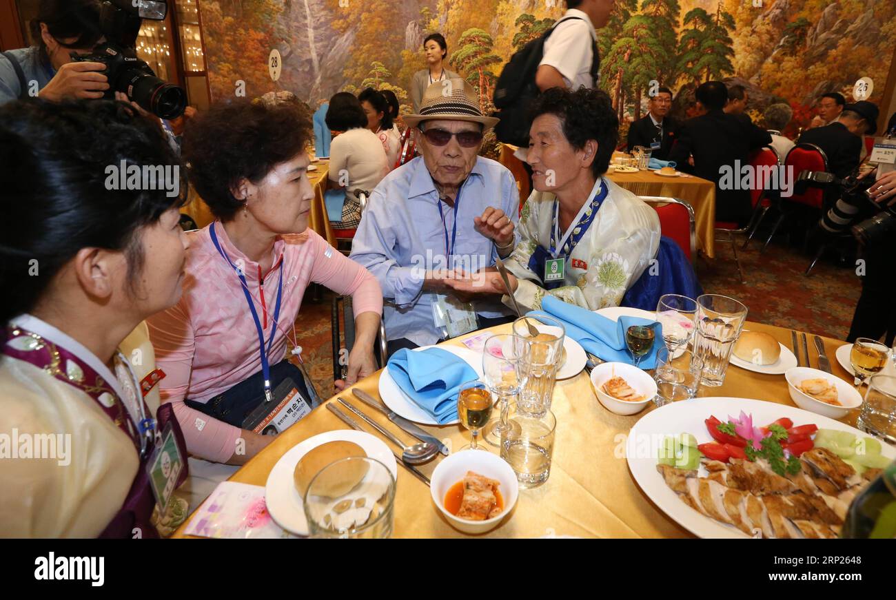 (180820) -- MOUNT KUMGANG, Aug. 20, 2018 () -- Members of separated families have dinner together in Mount Kumgang in the southeast of the Democratic People s Republic of Korea on Aug. 20, 2018. Families of South Korea and the Democratic People s Republic of Korea (DPRK), separated by the 1950-53 Korean War, finally reunited in tears and joy as they had never seen each other for decades until Monday when the rare reunions were held in Mount Kumgang in southeast DPRK. () (rh) DPRK-MOUNT KUMGANG-WAR SEPARATED FAMILIES-REUNIONS Xinhua PUBLICATIONxNOTxINxCHN Stock Photo