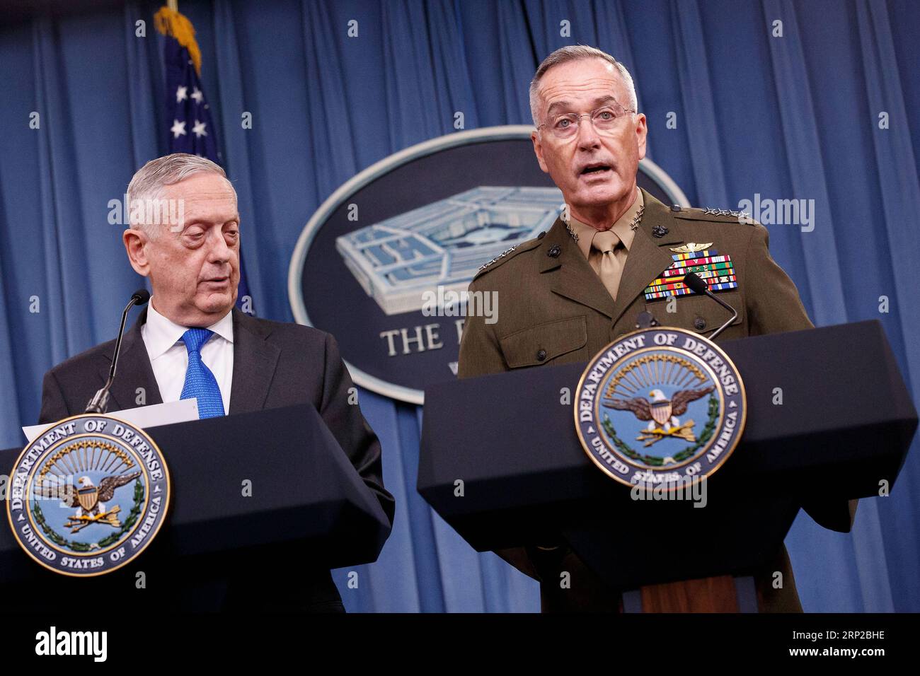 (180829) -- WASHINGTONG D.C., Aug. 29, 2018 -- U.S. Chairman of the Joint Chiefs of Staff Joseph Dunford (R) speaks during a press briefing with U.S. Defense Secretary James Mattis at the Pentagon, the United States on Aug. 28, 2018. The United States and Turkey plan to conduct combined patrols in northern Syria to enhance security there, U.S. Chairman of the Joint Chiefs of Staff Joseph Dunford said on Tuesday. ) (zxj) U.S.-WASHINGTONG D.C.-TURKEY-COMBINED PATROL-SYRIA TingxShen PUBLICATIONxNOTxINxCHN Stock Photo