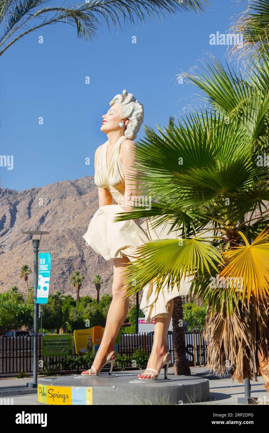 sculpture statue of marilyn monroe Forever Marilyn Seward Johnson Palm