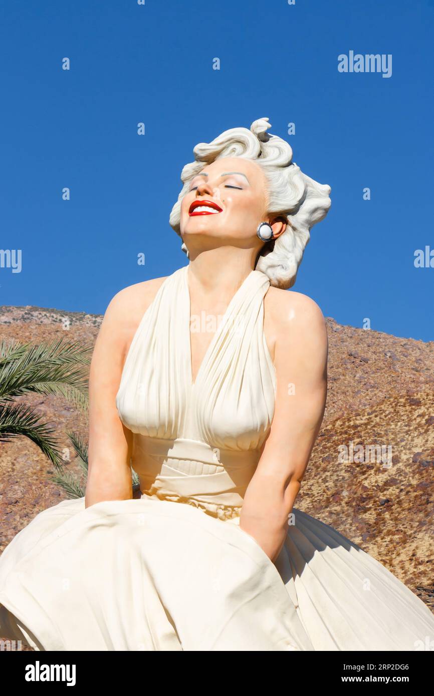 The Forever Marilyn a giant statue of Marilyn Monroe designed by Seward  Johnson in front of the Palm Springs Art Museum. - Palm Springs,  California, U Stock Photo - Alamy