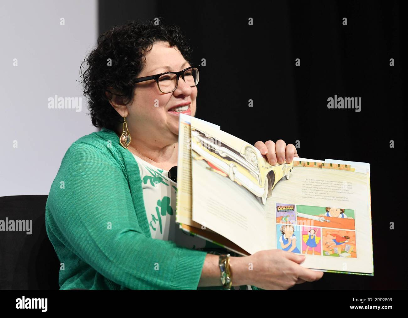 Entertainment Bilder des Tages 180902 -- WASHINGTON, Sept. 2, 2018 -- U.S. Supreme Court Associate Justice Sonia Sotomayor introduces her book Turning Pages: My Life Story during the 18th Library of Congress National Book Festival in Washington D.C. Sept. 1, 2018. The Library of Congress National Book Festival is an annual literary event that brings together best-selling authors and thousands of book fans for author talks, panel discussions, book signings and other activities.  U.S.-WASHINGTON-NATIONAL BOOK FESTIVAL LiuxJie PUBLICATIONxNOTxINxCHN Stock Photo