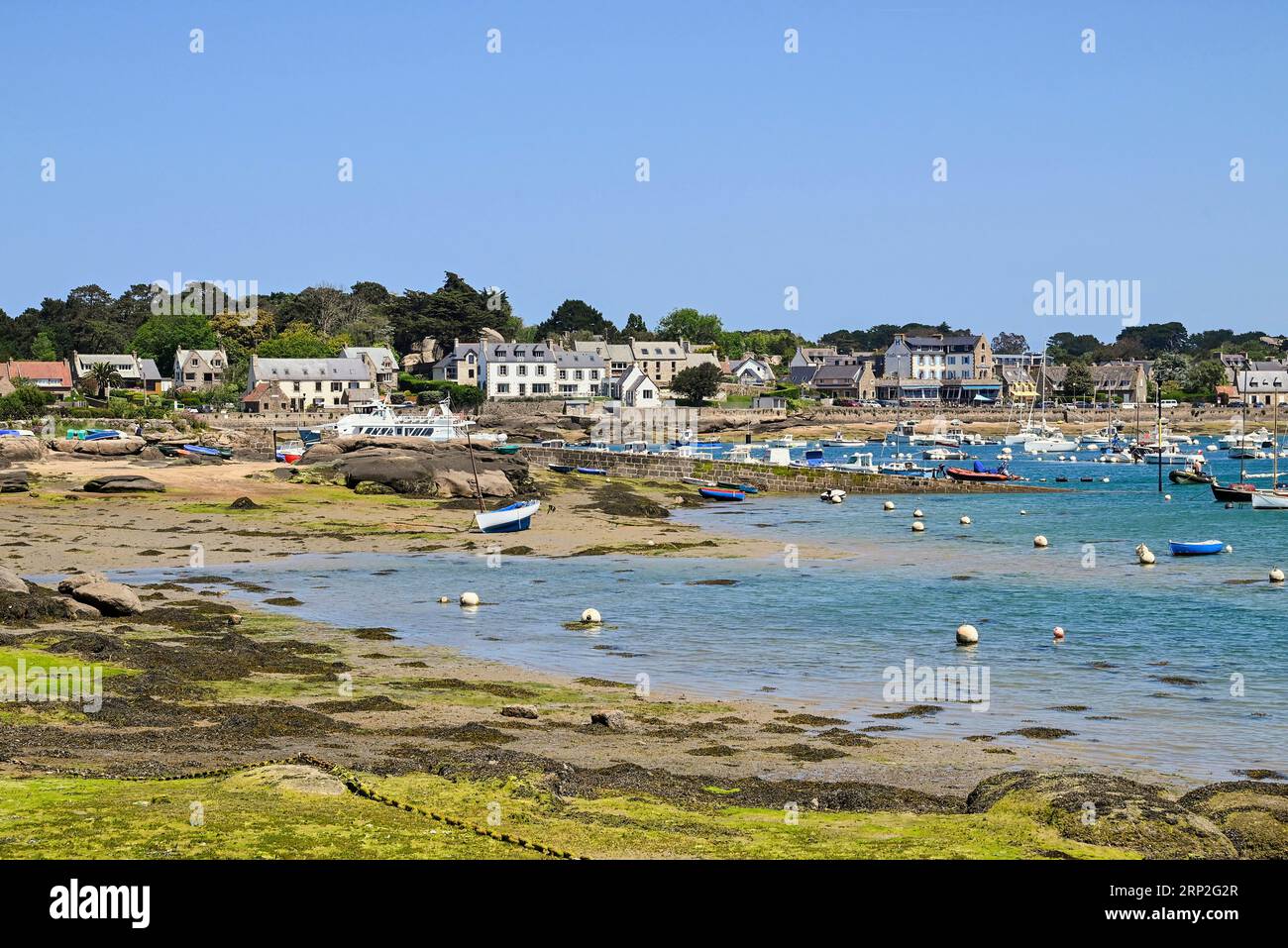 Boats in the natural harbour of Ploumanac'h, Cote de Granit Rose, Cotes ...