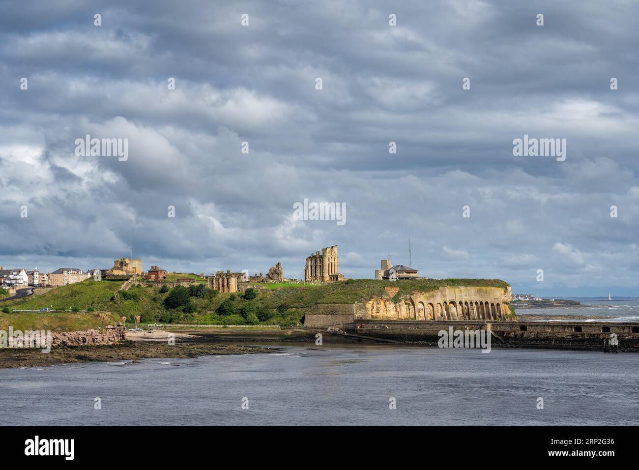 View over the River Tyne with the ruins of Tynemouth Priory and Castle, North Shields, Newcastle upon Tyne, Northumberland, England, United Kingdom Stock Photo