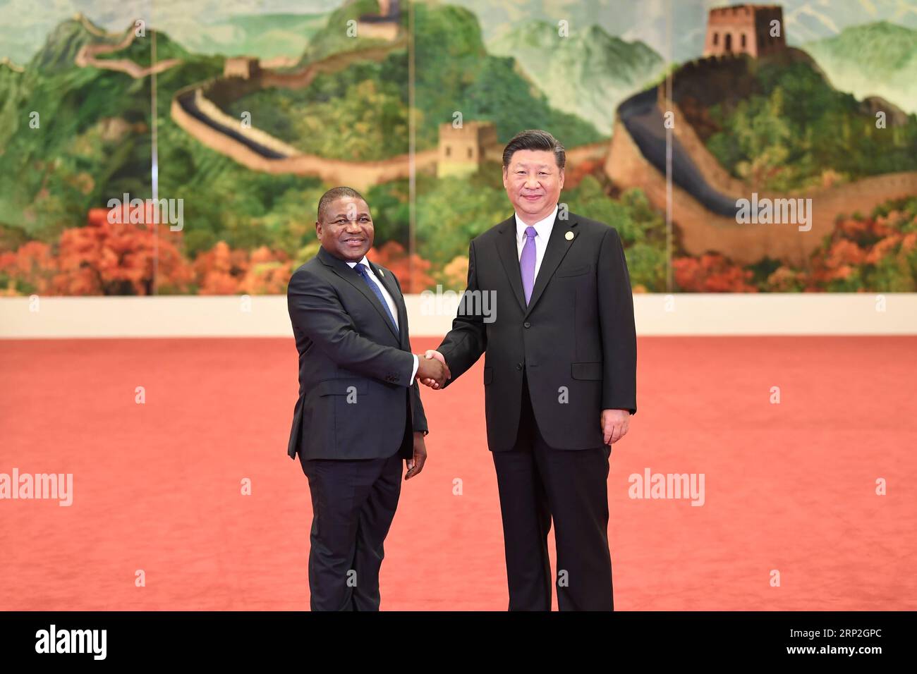 (180903) -- BEIJING, Sept. 3, 2018 -- Chinese President Xi Jinping (R) welcomes Mozambican President Filipe Nyusi, who is here to attend the 2018 Beijing Summit of the Forum on China-Africa Cooperation (FOCAC), at the Great Hall of the People in Beijing, capital of China, Sept. 3, 2018. )(mcg) CHINA-BEIJING-FOCAC-XI JINPING-WELCOME (CN) YanxYan PUBLICATIONxNOTxINxCHN Stock Photo