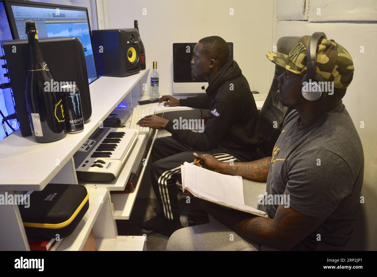 (180905) NAIROBI, Sept. 5, 2018 Workers using earphones from the
