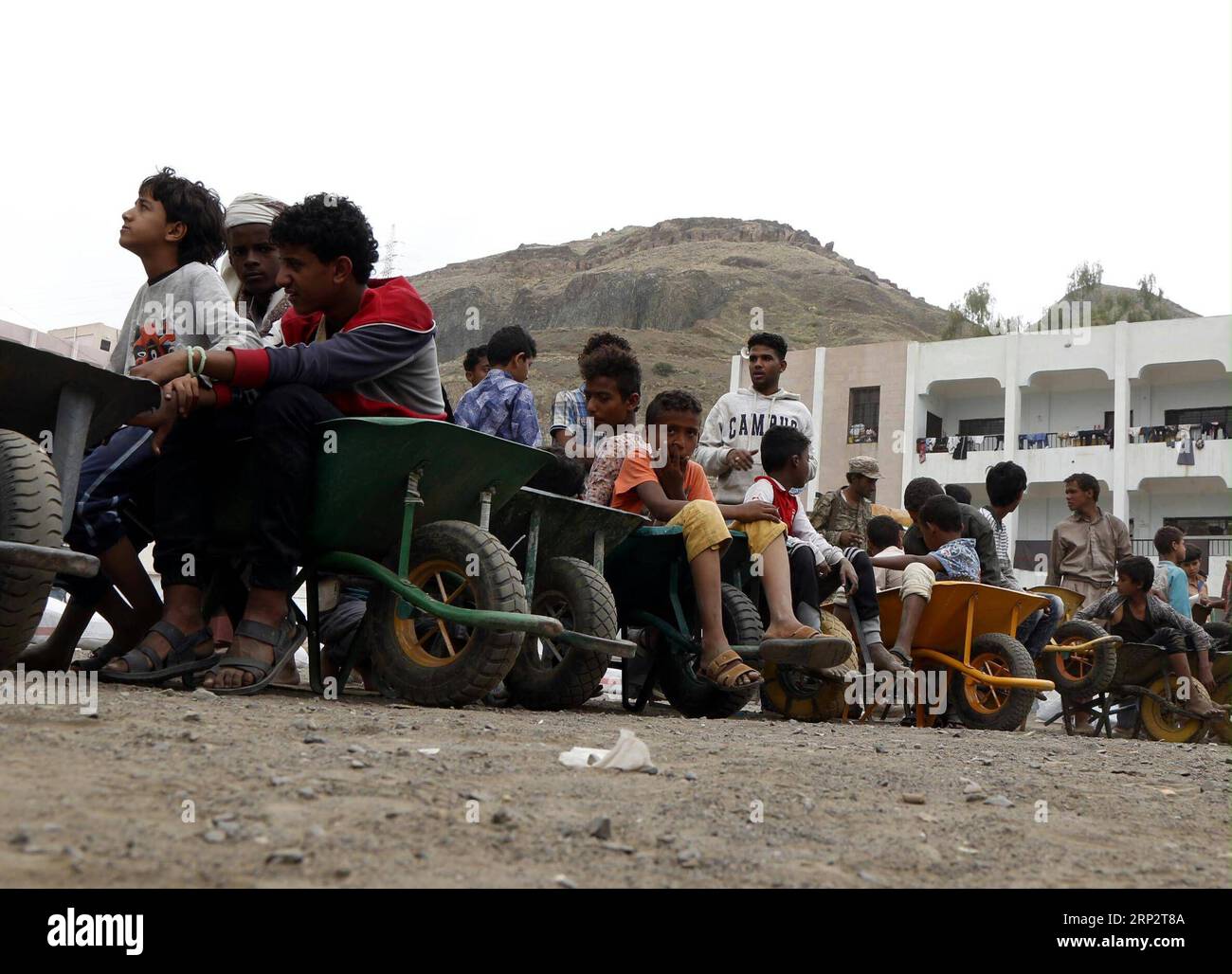 Yemen sana conflict displaced hires stock photography and images Alamy
