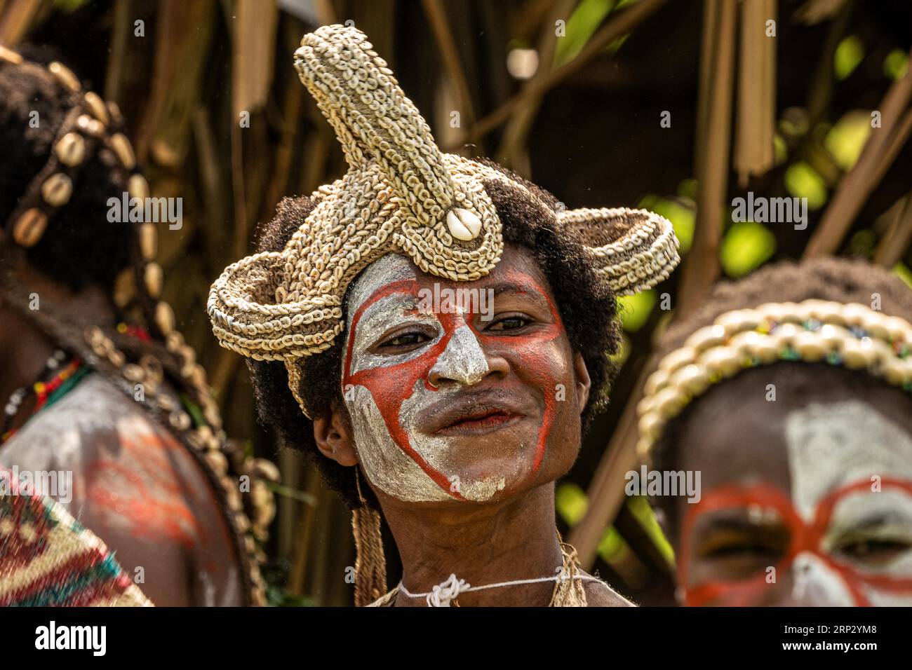Dancer in war paint, Crocodile Festival, Wewak District, Papua New