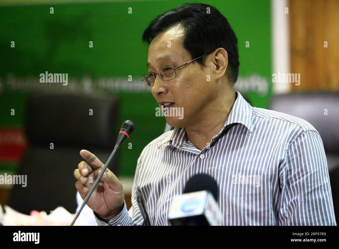 (180923) -- KHARTOUM, Sept. 23, 2018 -- Zhang Lei, a leading Chinese cotton breeding expert, speaks at the workshop in Khartoum, Sudan, on Sept. 23, 2018. Chinese and Sudanese agricultural experts held a workshop on Sunday in Khartoum, capital of Sudan, to promote cotton breeding and seeds production in the African country. )(dh) SUDAN-KHARTOUM-CHINA-AGRICULTURE MohamedxKhidir PUBLICATIONxNOTxINxCHN Stock Photo