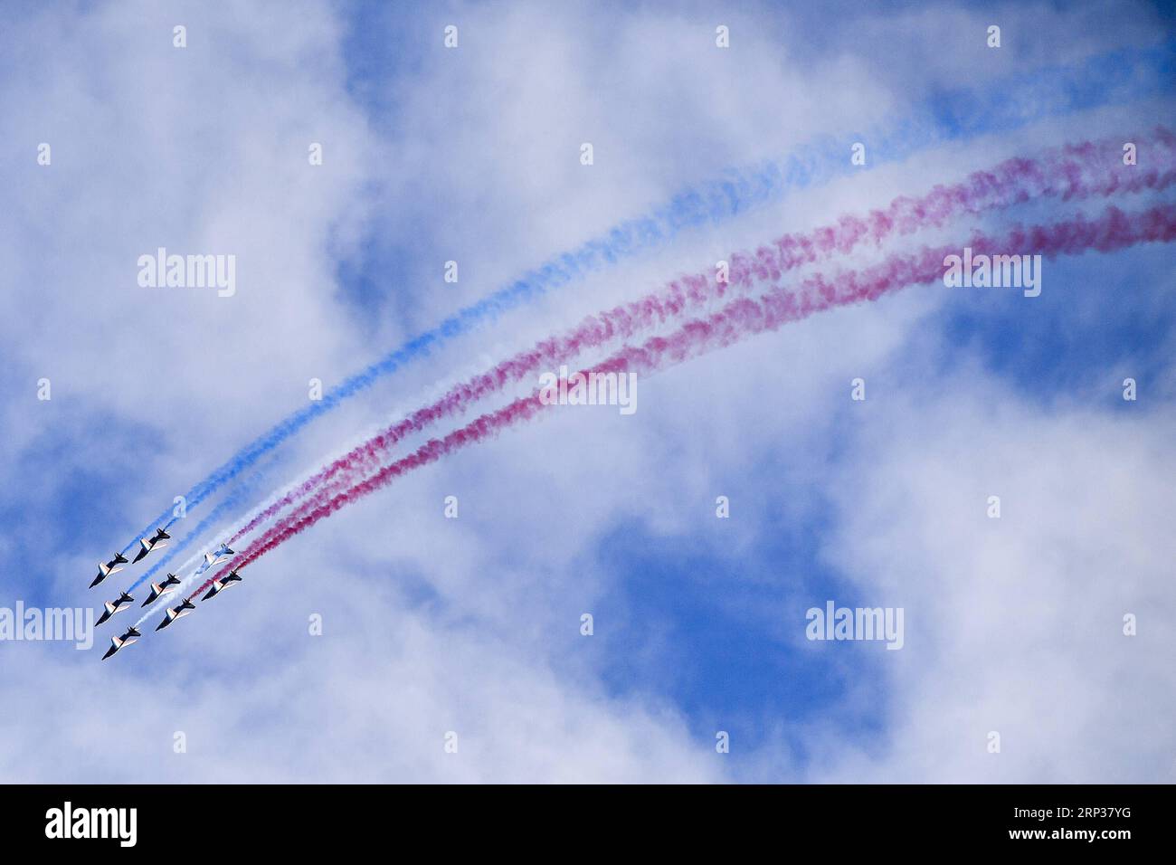 (180924) -- SAINT-HILAIRE, Sept. 24, 2018 (Xinhua) -- Photo taken on Sept. 22, 2018 shows a show of Patrouille de France in Saint-Hilaire, France. The four-day air sports festival, Coupe Icare, concluded on Sunday. On its 45th edition, the Coupe Icare this year attracted about 700 accredited pilots and over 90,000 spectators. (Xinhua/Chen Yichen) (SP)FRANCE-SAINT-HILAIRE-AIR SPORTS-45TH COUPE ICARE PUBLICATIONxNOTxINxCHN Stock Photo